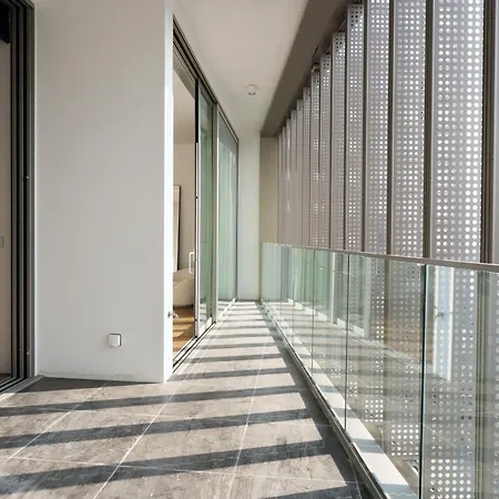 Wealthystays 2br Flat, Gym, 11th Floor, Center