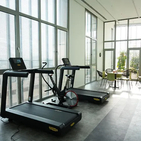 Wealthystays 2br Flat, Gym, 11th Floor, Center Apartment