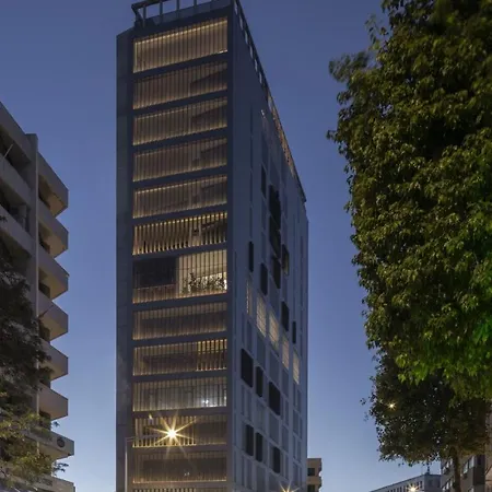 Wealthystays 2br Flat, Gym, 11th Floor, Center