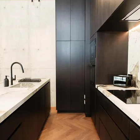 Wealthystays 2br Flat, Gym, 11th Floor, Center *