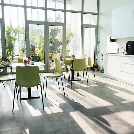 Wealthystays 2br Flat, Gym, 11th Floor, Center